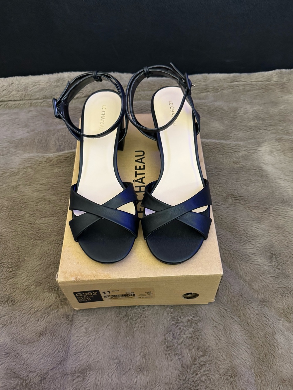 le chateau brand new Black Crisscross Ankle-Strap Sandals